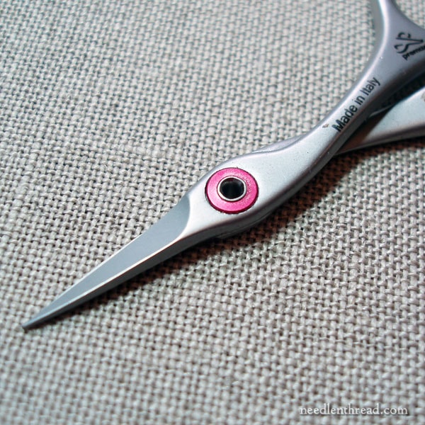Embroidery Scissors - curved blade - Ring Lock System Line