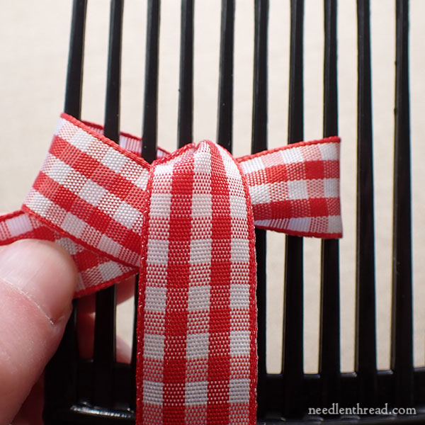 How to Make Small, Consistent Bows + Give-Away Winner